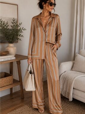 🐅 Modern Works Chain Print Satin Lounge Set — Size Medium